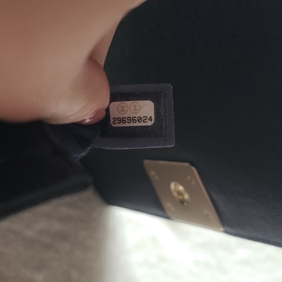 Chanel Old Medium Boy - Picture 13 of 14